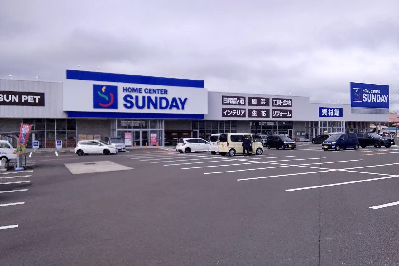 【サンデー塩釜店】屋外駐車場 キッチンカーの出店に最適なホームセンター内駐車場の屋外イベントスペース