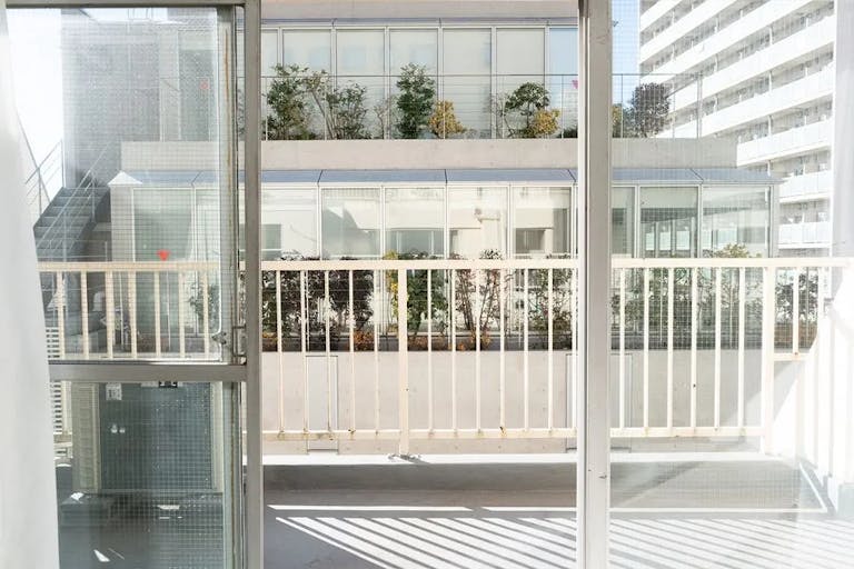 【青山一丁目駅4分】展示会や撮影に最適なバルコニー付きの白を基調としたモダンなレンタルスペースの画像3