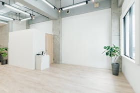 【渋谷神南エリア】白壁×コンクリート造りのスタイリッシュでモダンな空間 / 自然光も入る静かなスペース