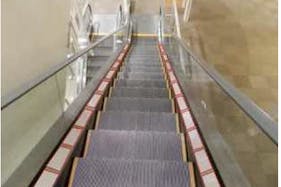 【イオンモール天童】モール内広告 エスカレーター