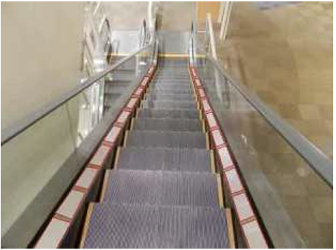 【イオンモール天童】モール内広告 エスカレーター