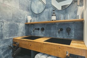 【下北沢駅1分】会議や撮影で活用できるオシャレなインテリアのイベントスペース(301号室)