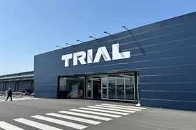 【メガセンタートライアル荒尾店】NEW!販促プロモーションやポップアップストアに最適な「Ⓑサービスカウンター前」スペース