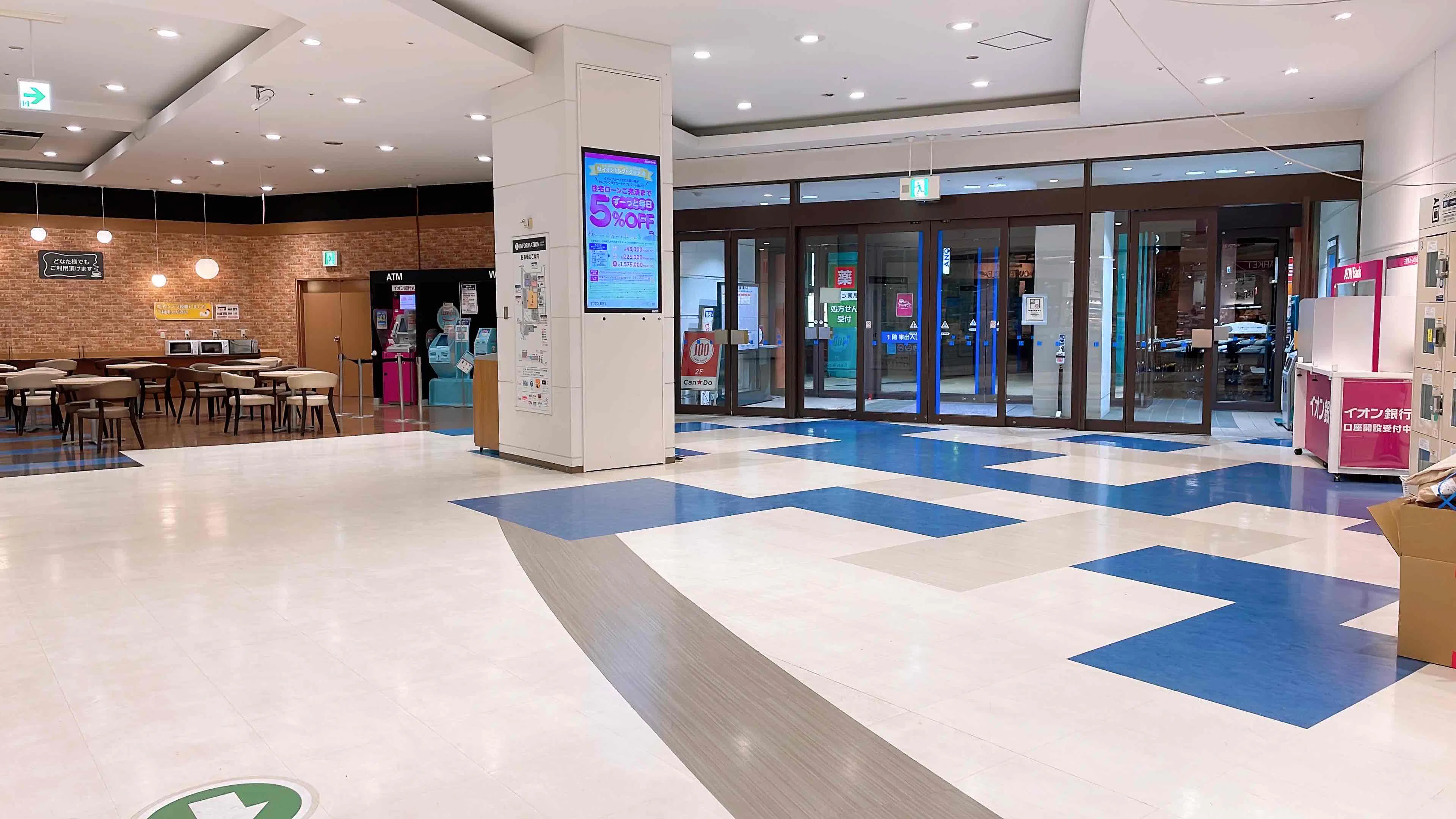 【イオンモール桑名*】1番街1F東出入口 柱回り