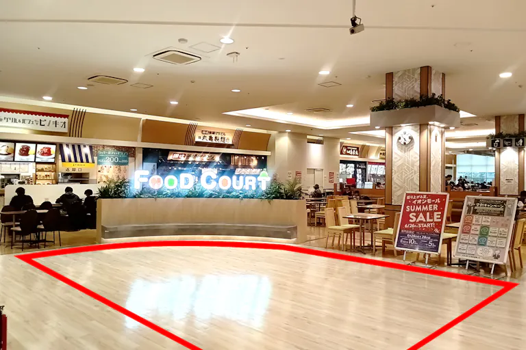 【イオンモール奈良登美ケ丘*】2F フードコート前の画像1