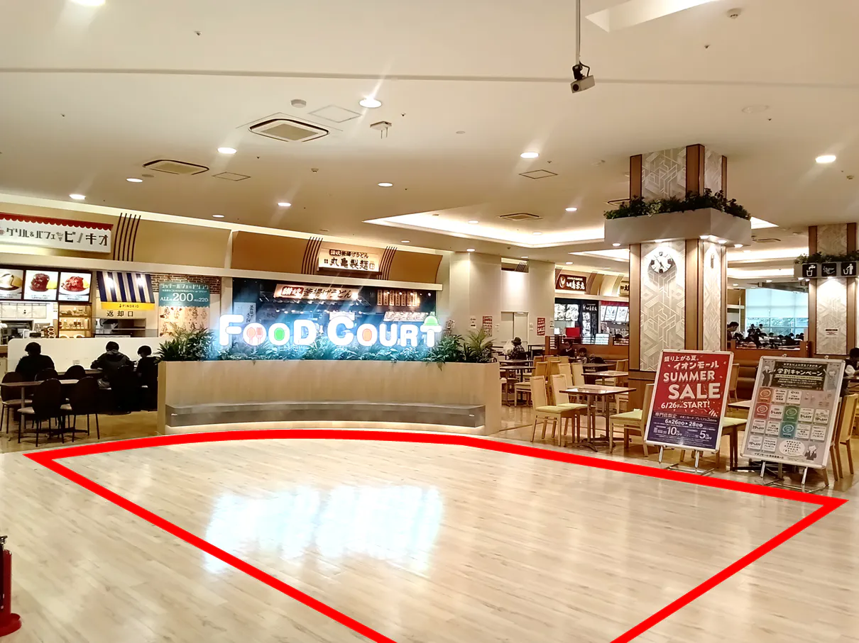 【イオンモール奈良登美ケ丘*】２F　フードコート前