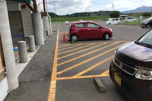 【ダイナム福島須賀川店】キッチンカーやプロモーションイベントの開催に最適なアミューズメント施設のイベントスペース(出入口前)