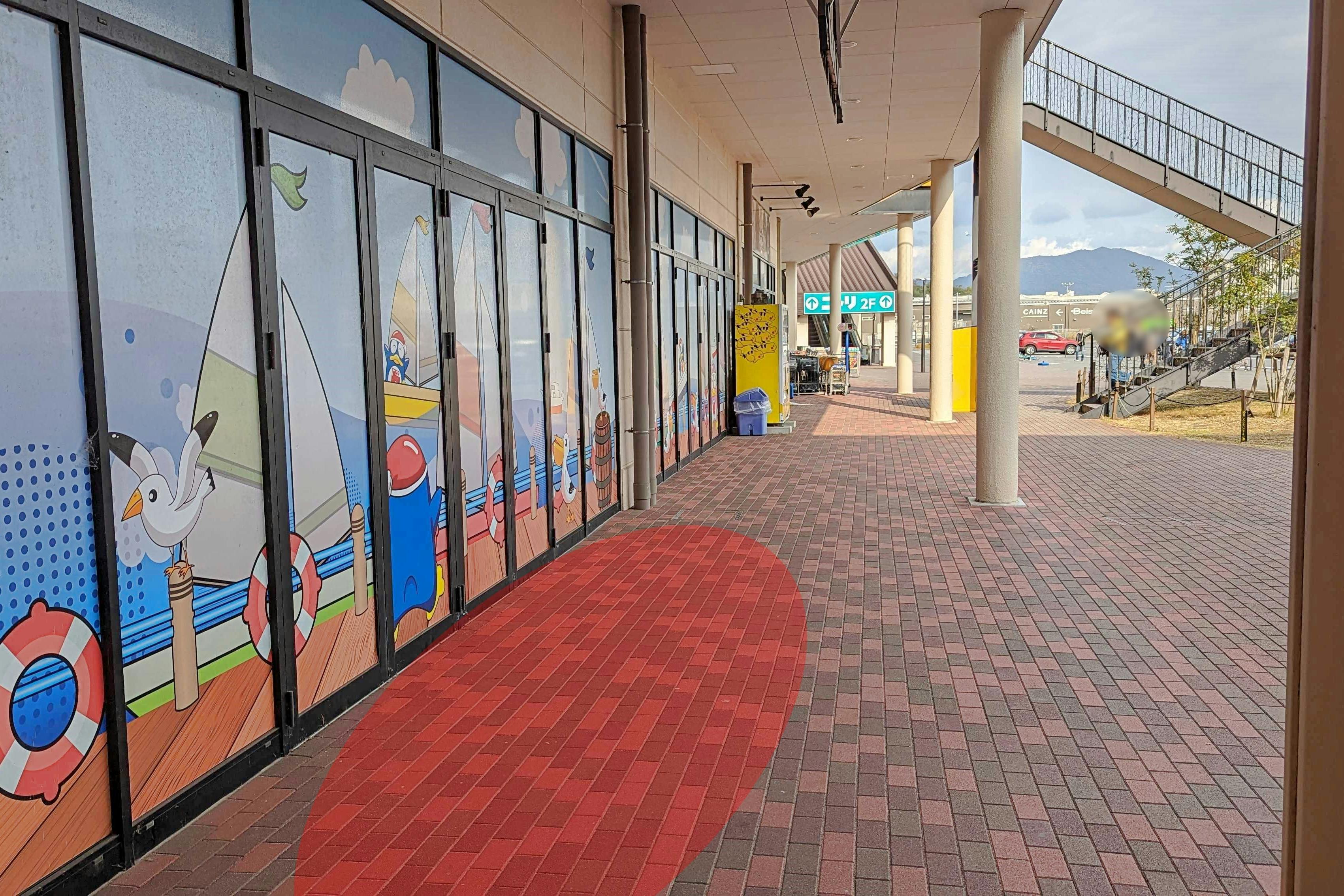 【クラスポ蒲郡】食物販等のポップアップ出店に最適な施設出入口横にある軒下スペース