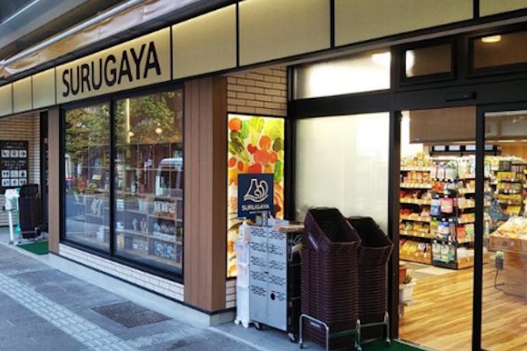 【駿河屋本町店】物販や食物販に最適な店舗の向かいにある人通りが非常に場所に面した屋台スペースの画像2