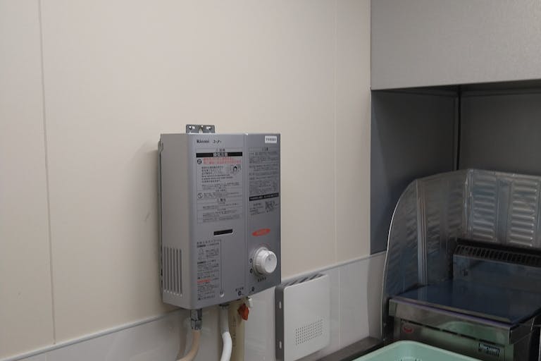 【駿河屋本町店】物販や食物販に最適な店舗の向かいにある人通りが非常に場所に面した屋台スペースの画像8