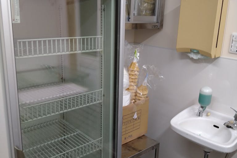 【駿河屋本町店】物販や食物販に最適な店舗の向かいにある人通りが非常に場所に面した屋台スペースの画像7