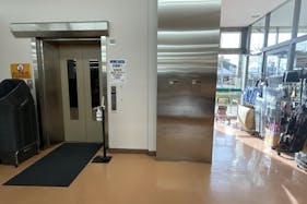 【マミーマート北鴻巣】プロモーションに利用可能なスーパーの1階エレベーター横のスペース