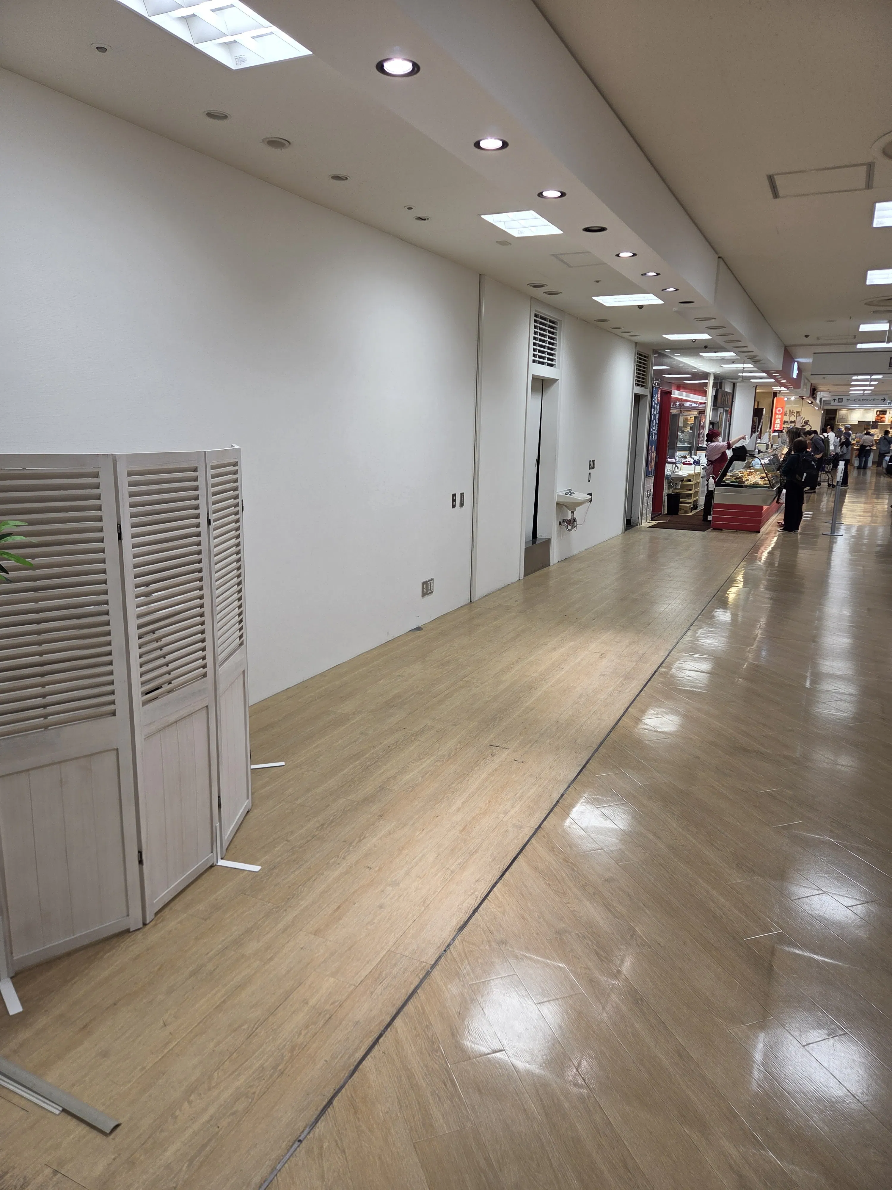 【アトレマルヒロ】地下食料品フロアのイベントスペースです。