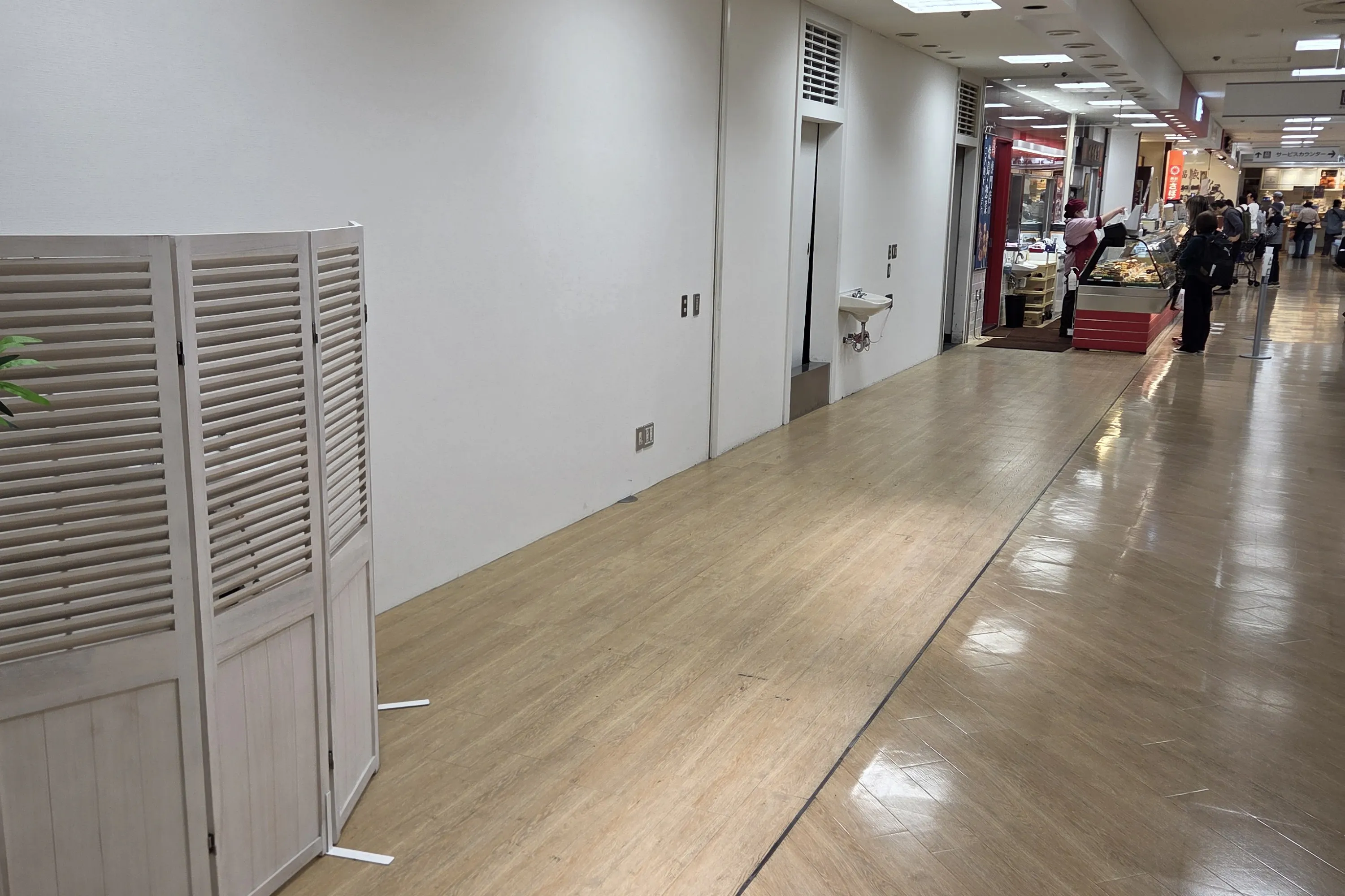 【アトレマルヒロ】地下食料品フロアのイベントスペースです。