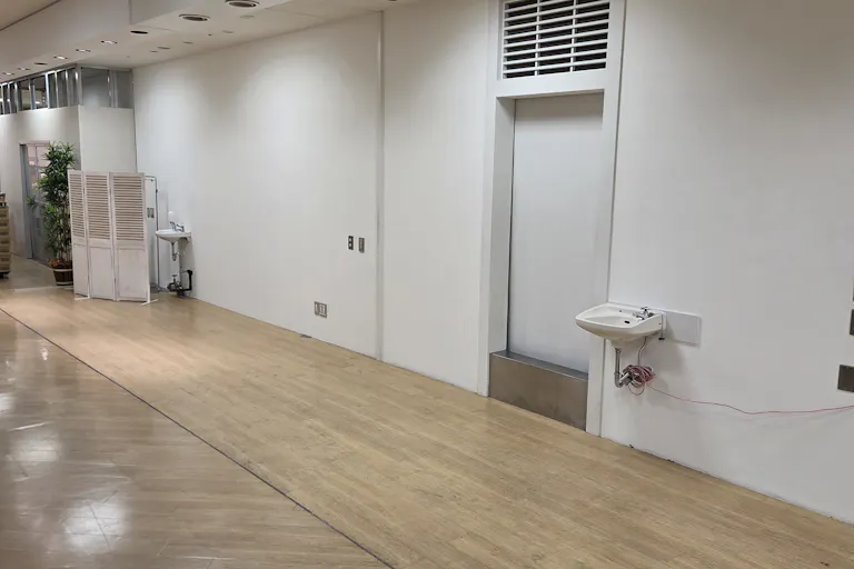 【アトレマルヒロ】地下食料品フロアのイベントスペースです。の画像1