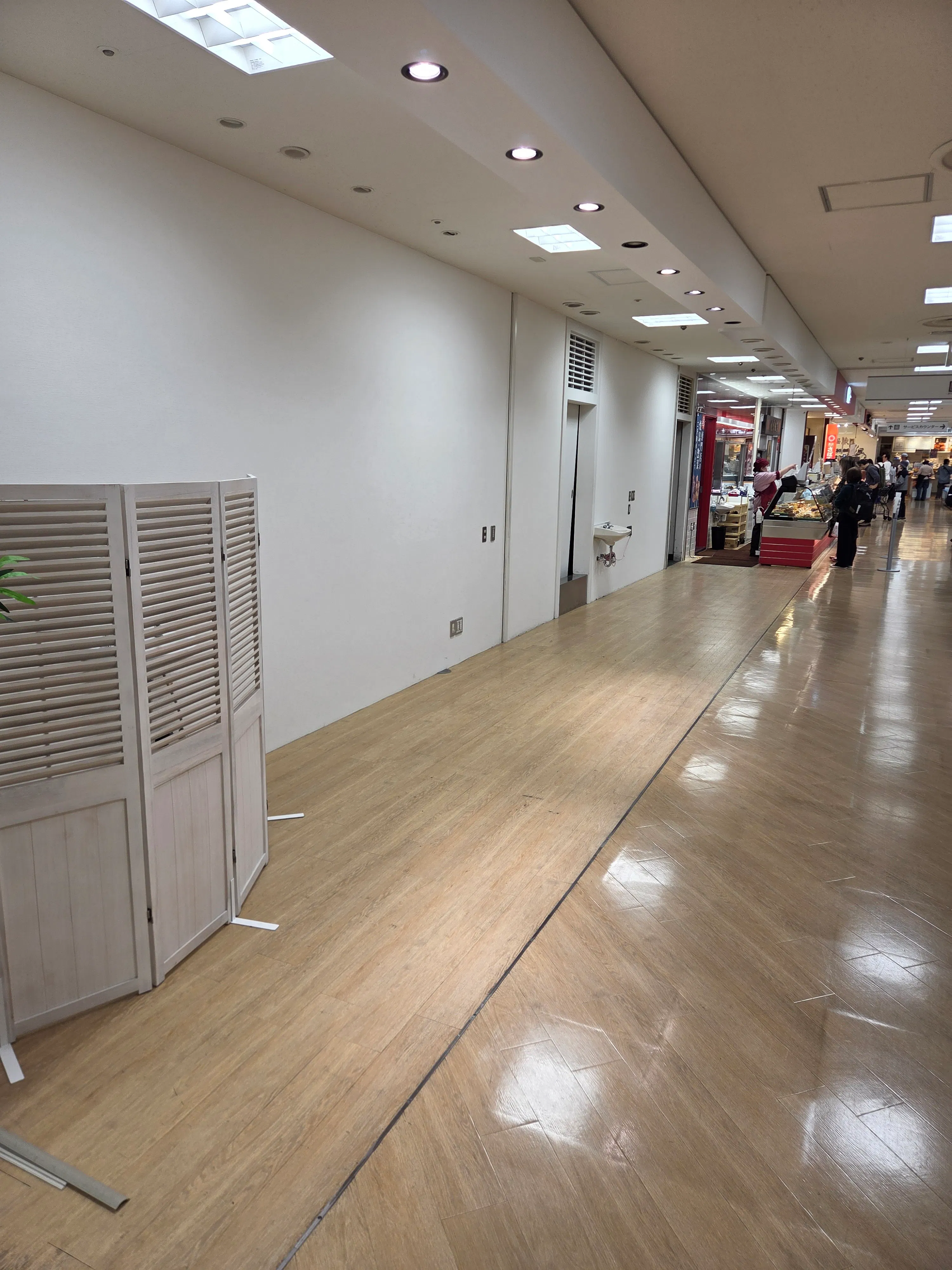 【アトレマルヒロ】地下食料品フロアのイベントスペースです。