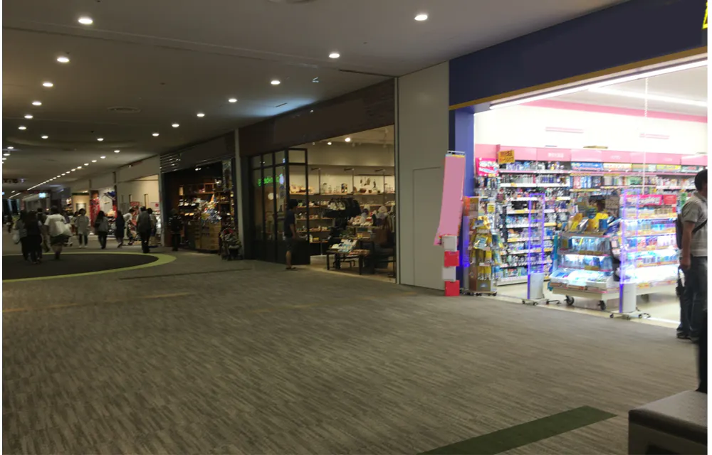 【ららぽーと立川立飛】1階 食料品エリア前