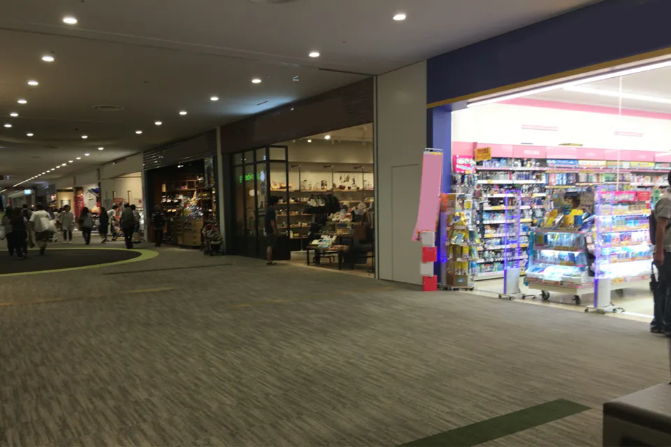 【ららぽーと立川立飛】1階 食料品エリア前