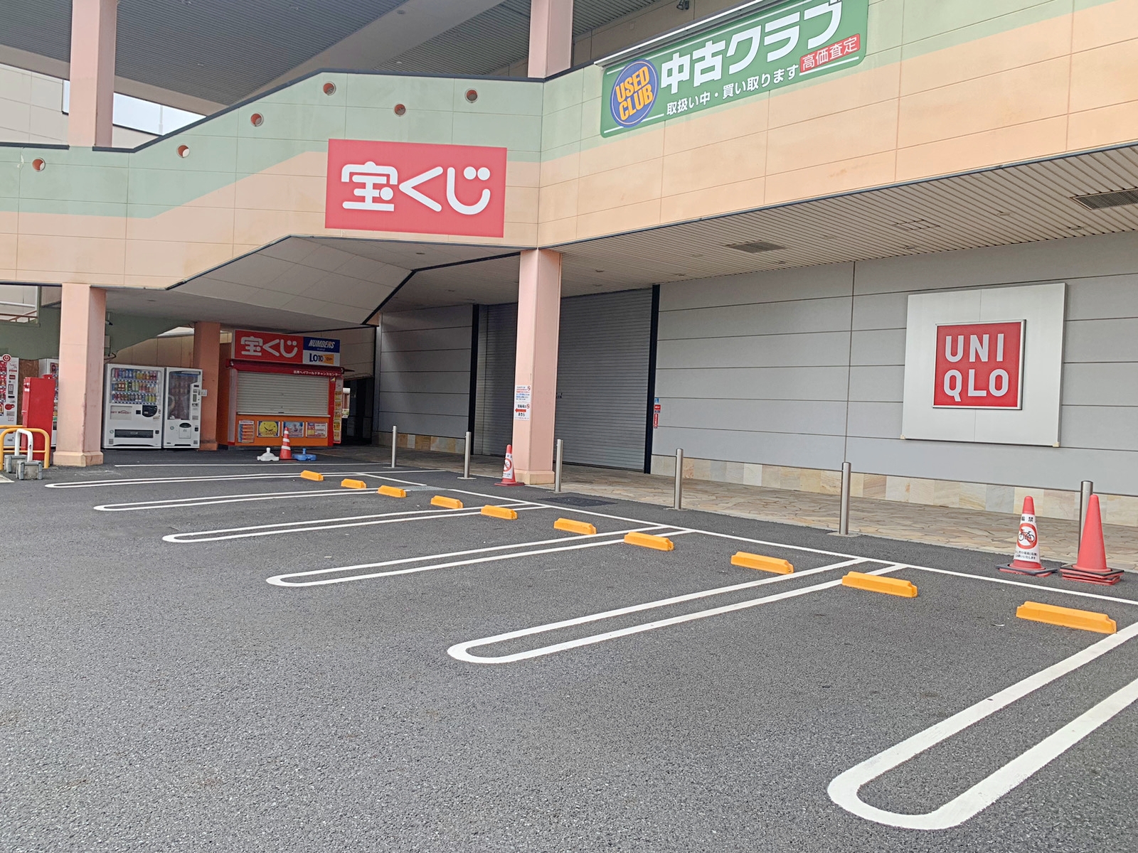 【HEY WORLD!!／2F連絡通路】電子タバコのPR等に最適な地域密着型商業施設にある試喫実施可能な屋根付きの屋外スペースの画像10