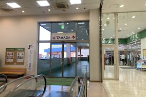 【HEY WORLD!!/2F連絡通路】電子タバコのPR等に最適な地域密着型商業施設にある試喫実施可能な屋根付きの屋外スペース