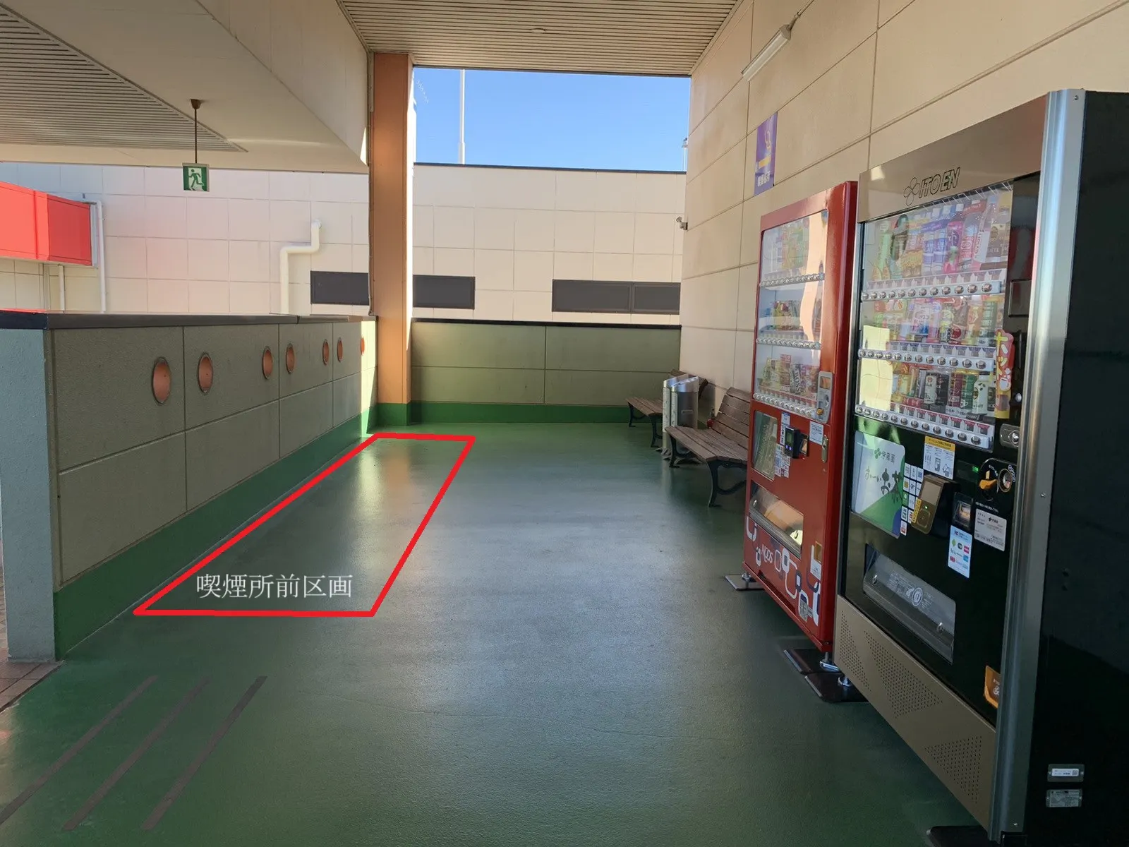 【HEY WORLD!!/2F連絡通路】電子タバコのPR等に最適な地域密着型商業施設にある試喫実施可能な屋根付きの屋外スペース