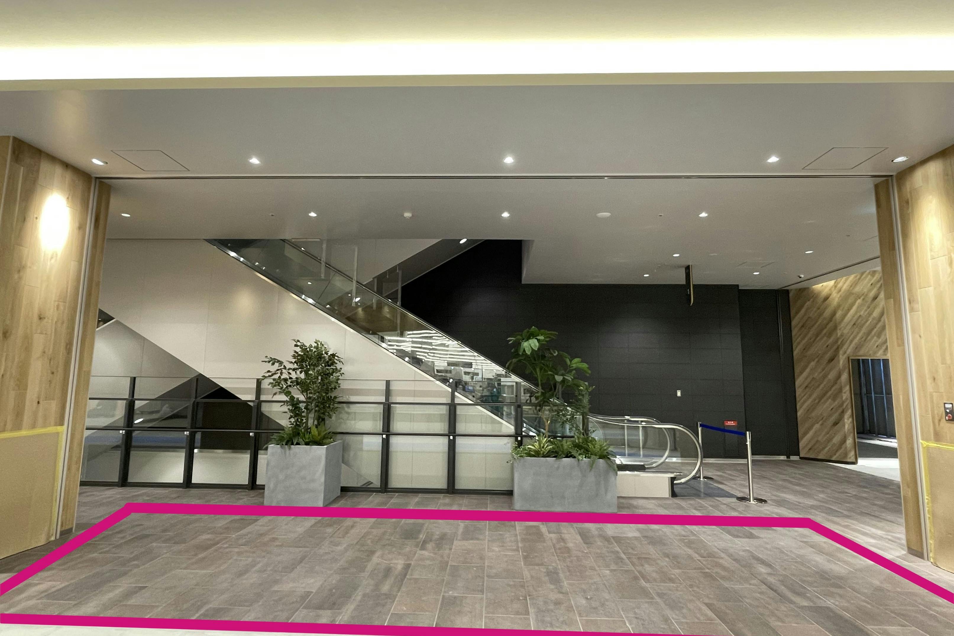 【BiVi新さっぽろ】プロモーションや物販利用に適した商業施設の1階エスカレーター横スペース①