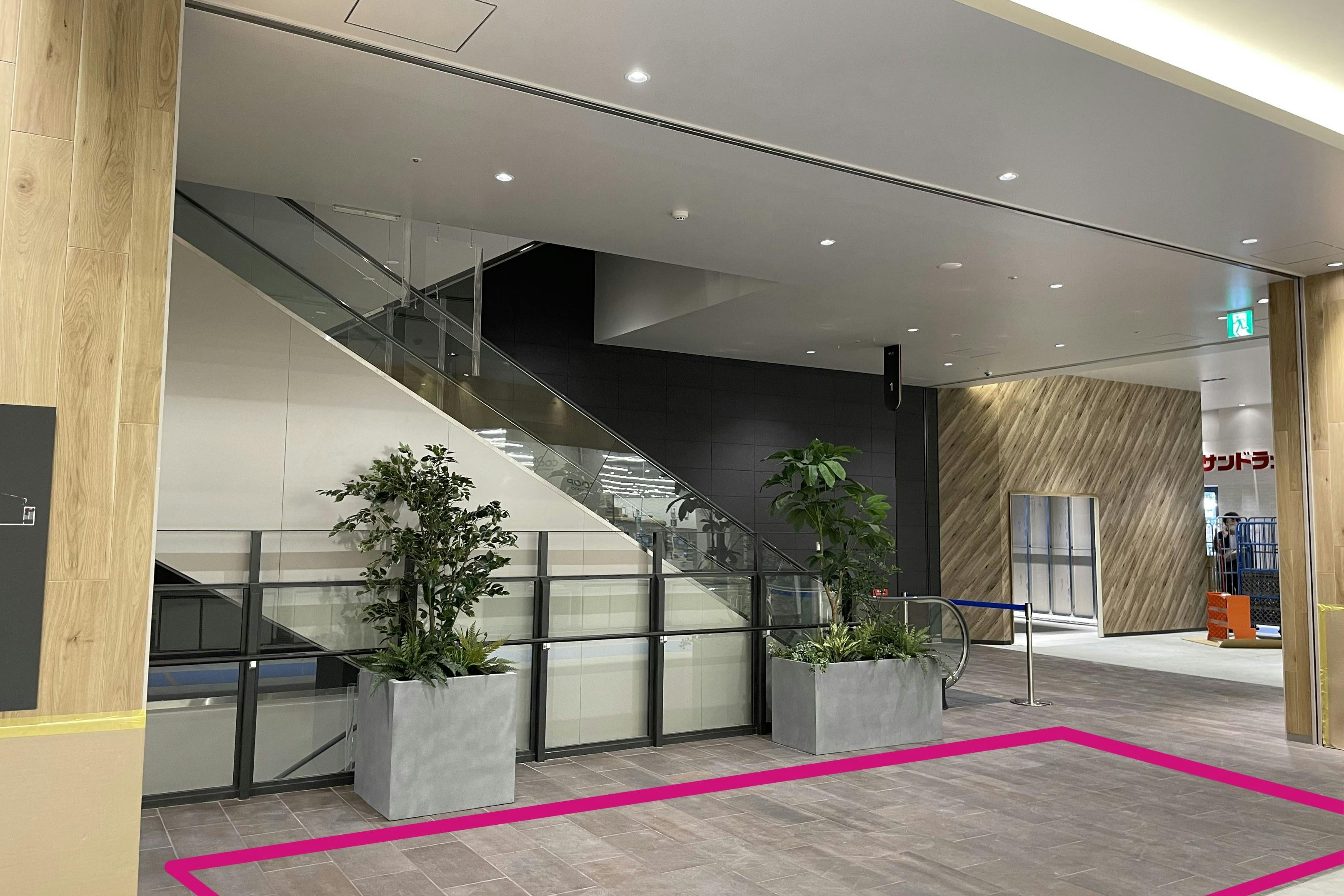 【BiVi新さっぽろ】プロモーションや物販利用に適した商業施設の1階エスカレーター横スペース①