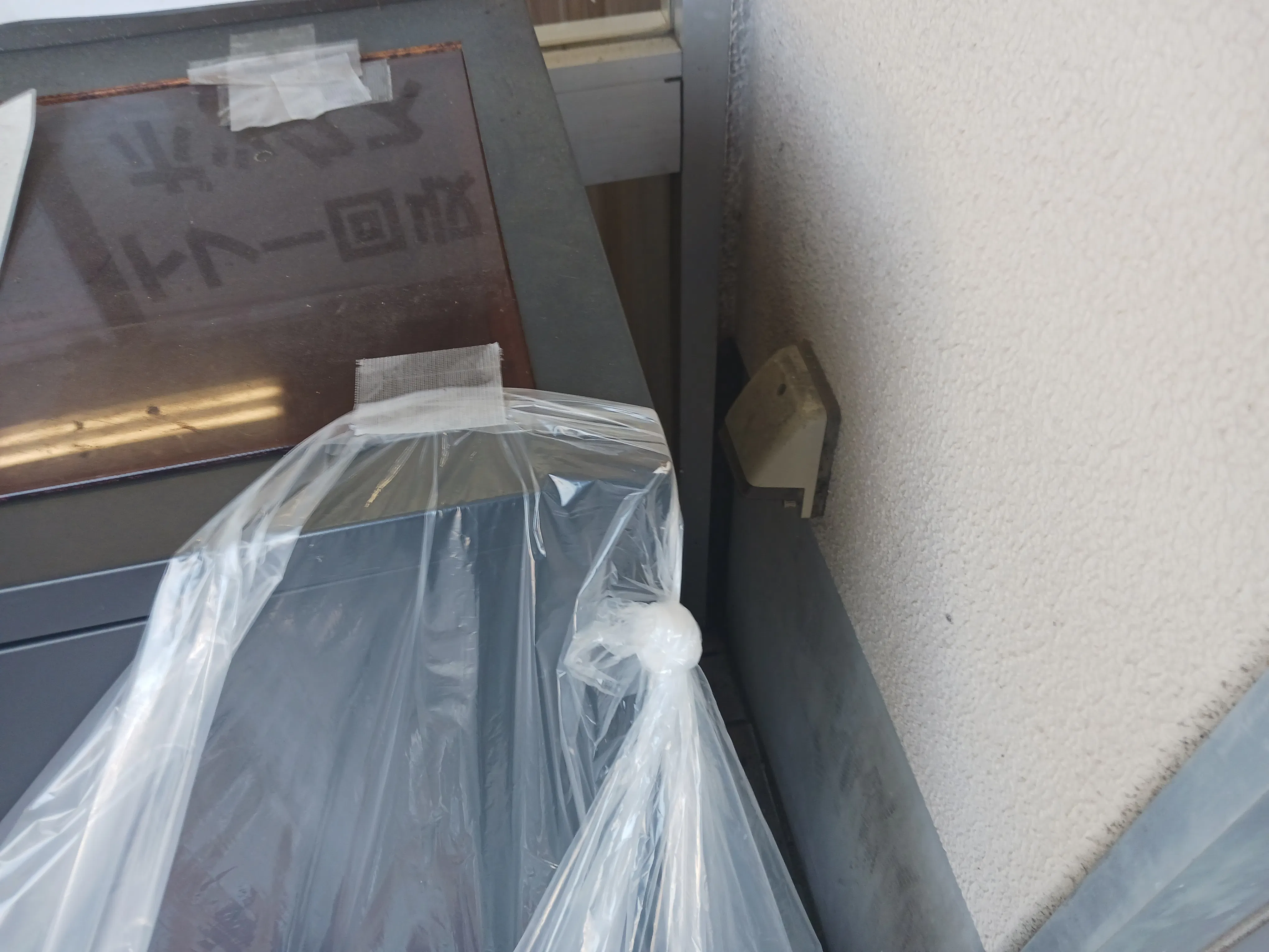 【西鉄ストア香椎花園店】店舗入り口付近 販促プロモーションや物販に最適なスーパー屋外催事イベントスペース