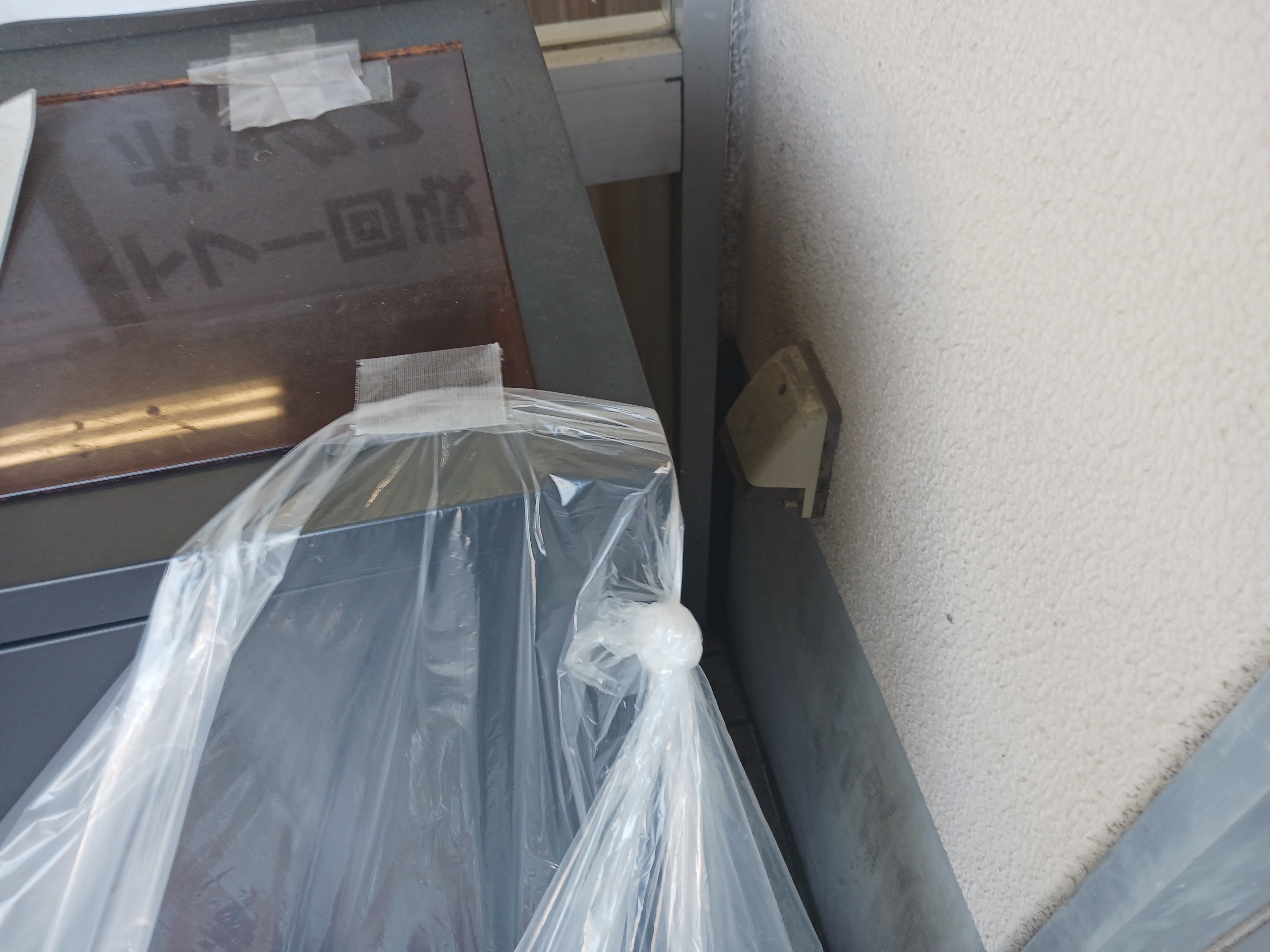 【西鉄ストア香椎花園店】店舗入り口付近 販促プロモーションや物販に最適なスーパー屋外催事イベントスペース