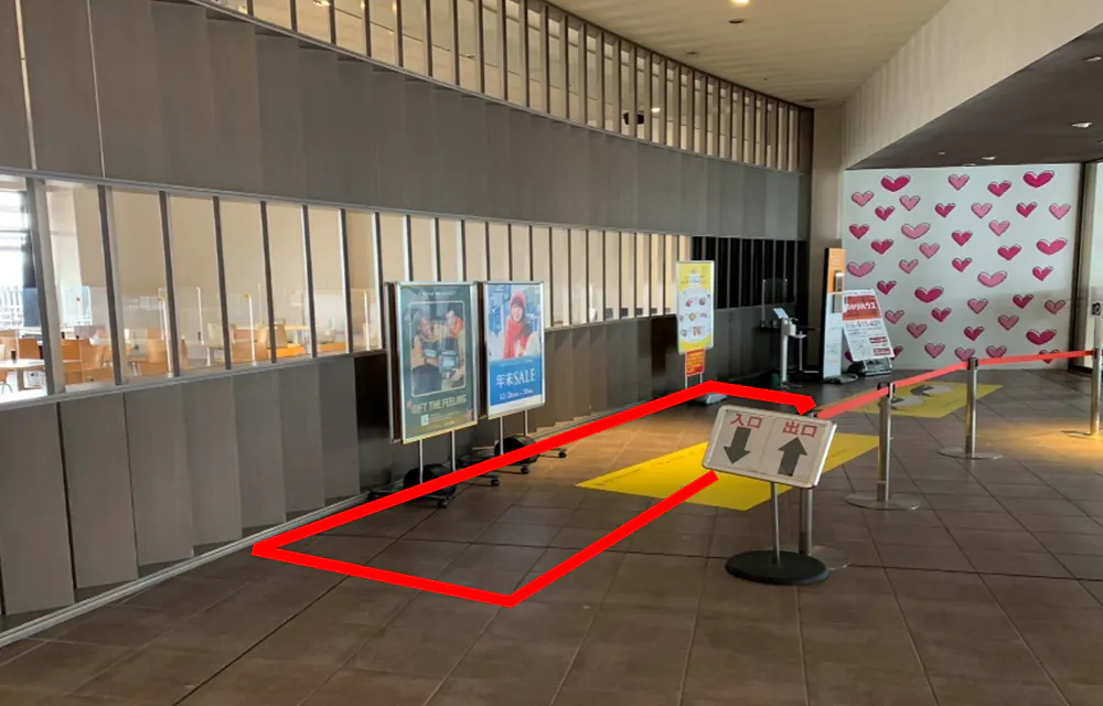 【三井アウトレットパーク 仙台港】2階 フードコート入口