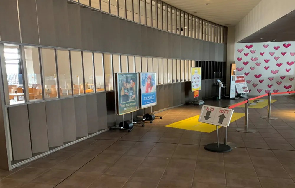 【三井アウトレットパーク 仙台港】2階 フードコート入口
