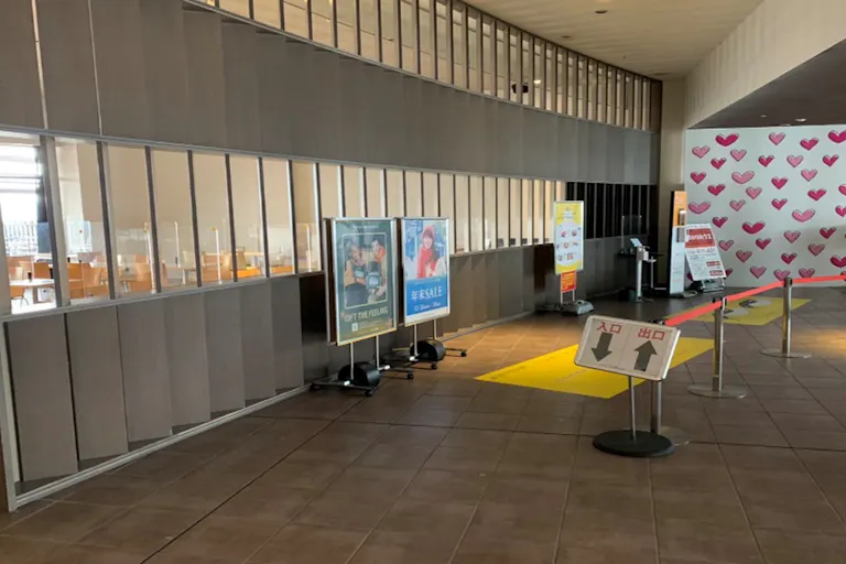 【三井アウトレットパーク 仙台港】2階 フードコート入口の画像1