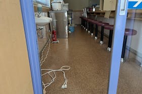 【ダイナム山口阿知須店】キッチンカーやプロモーションに最適なアミューズメント施設のイベントスペース(店舗出入り口横)