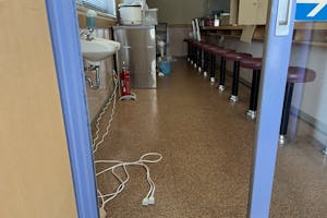 【ダイナム山口阿知須店】キッチンカーやプロモーションに最適なアミューズメント施設のイベントスペース(店舗出入り口横)