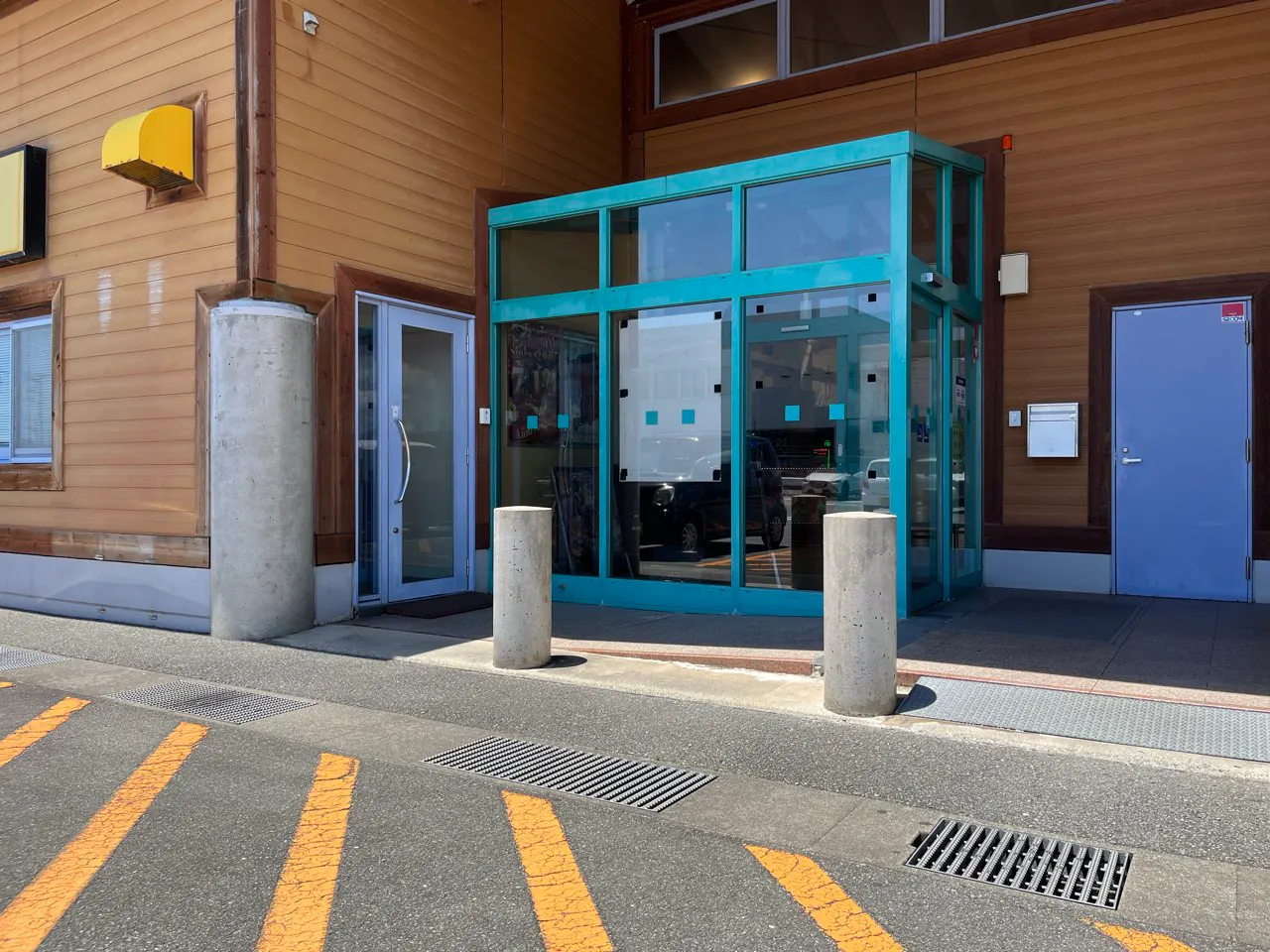 【ダイナム山口阿知須店】キッチンカーやプロモーションに最適なアミューズメント施設のイベントスペース(店舗出入り口横)