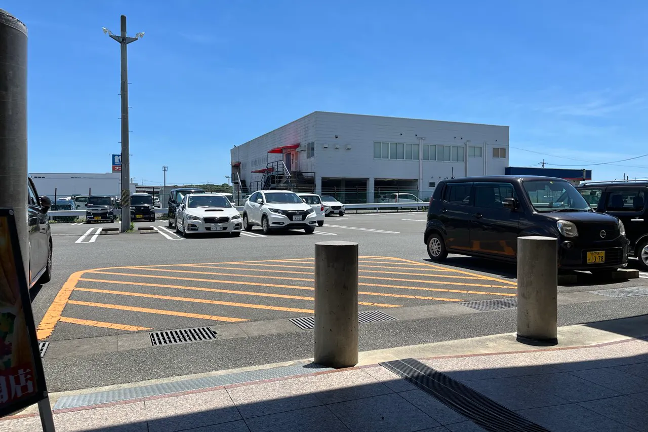 【ダイナム山口阿知須店】キッチンカーやプロモーションに最適なアミューズメント施設のイベントスペース(店舗出入り口横)