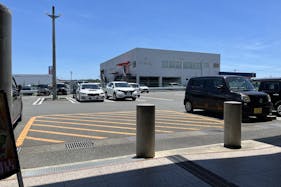 【ダイナム山口阿知須店】キッチンカーやプロモーションに最適なアミューズメント施設のイベントスペース(店舗出入り口横)