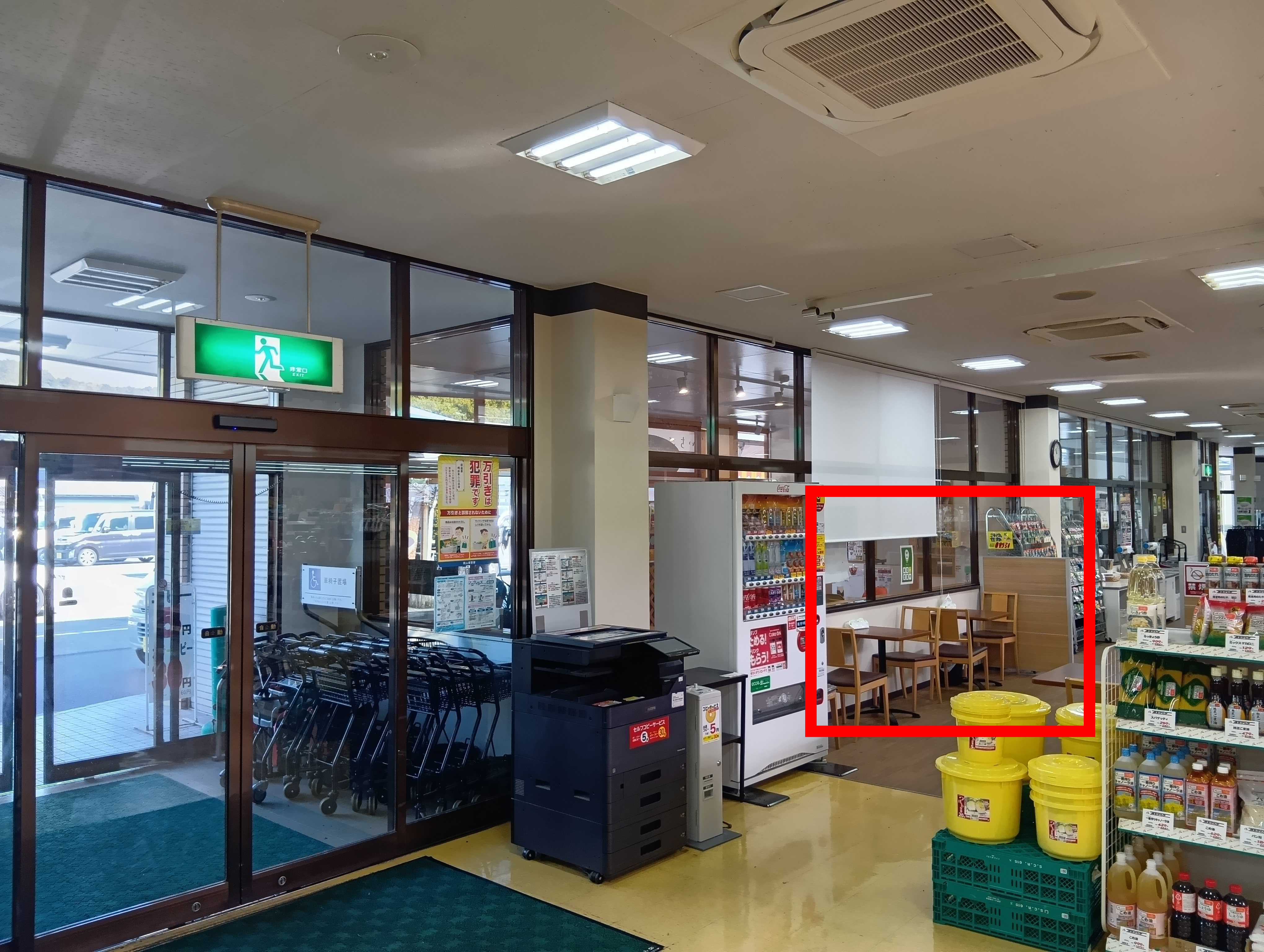 【Aコープみまさか店】食物販や販促イベントに最適な店内イートインスペース