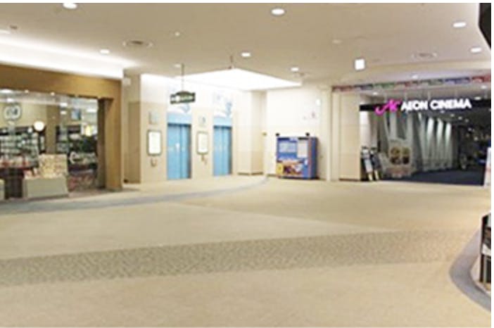 【イオンモール千葉ニュータウン】モール棟3F西入口前の画像