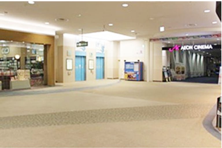 【イオンモール千葉ニュータウン】モール棟3F西入口前の画像1