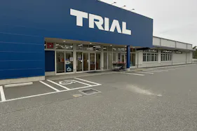 【スーパーセンタートライアル上津役店】キッチンカー(調理営業)出店限定/屋外 Ⓐキッチンカースペース_正面出入口【左側】 ※から揚げ・焼き鳥は販売不可