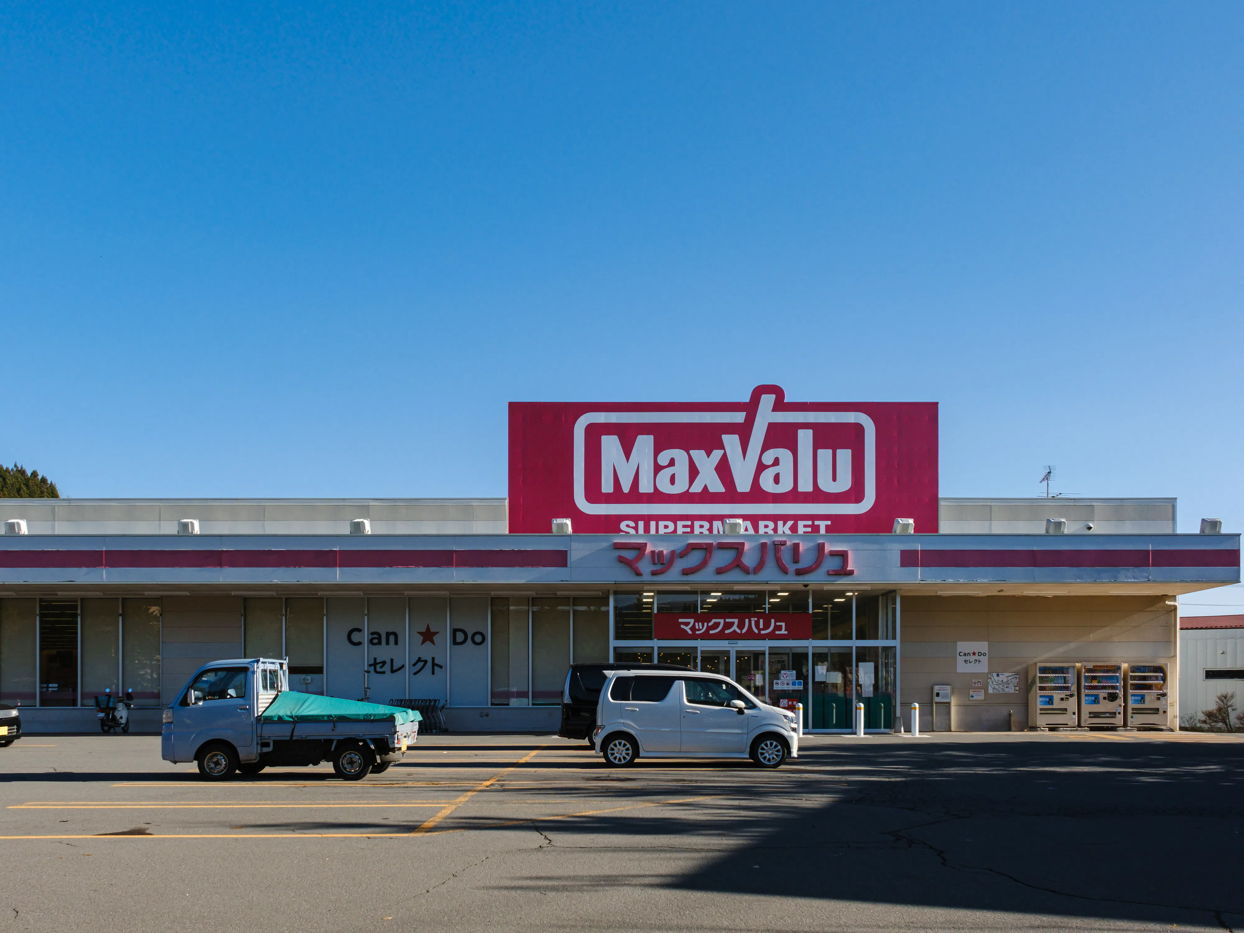 【マックスバリュ新おおわに店】各種プロモーションイベントに最適な店舗内イートインスペース横のイベントスペース