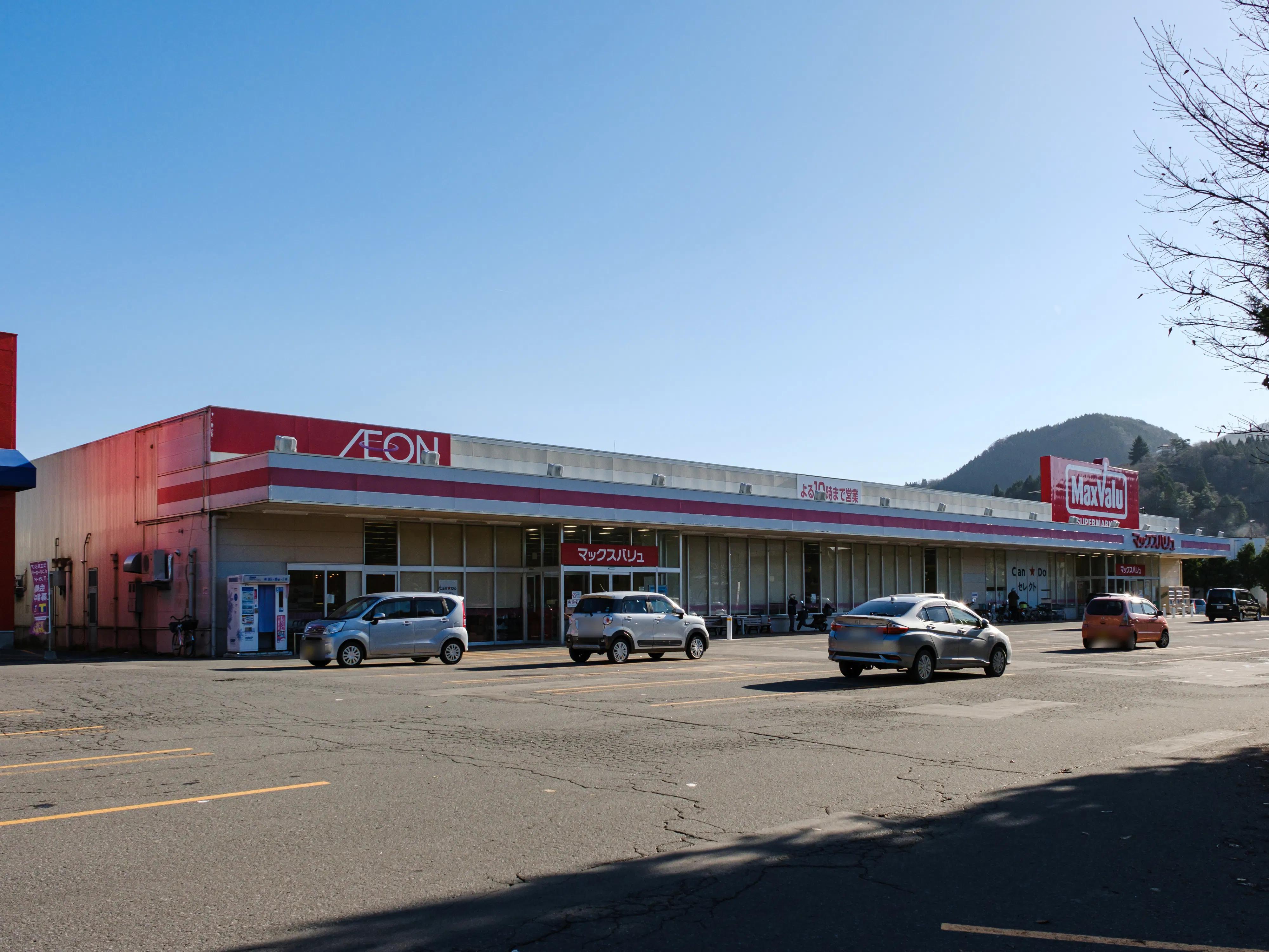 【マックスバリュ新おおわに店】各種プロモーションイベントに最適な店舗内イートインスペース横のイベントスペース