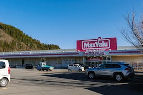 【マックスバリュ新おおわに店】各種プロモーションイベントに最適な店舗内イートインスペース横のイベントスペース