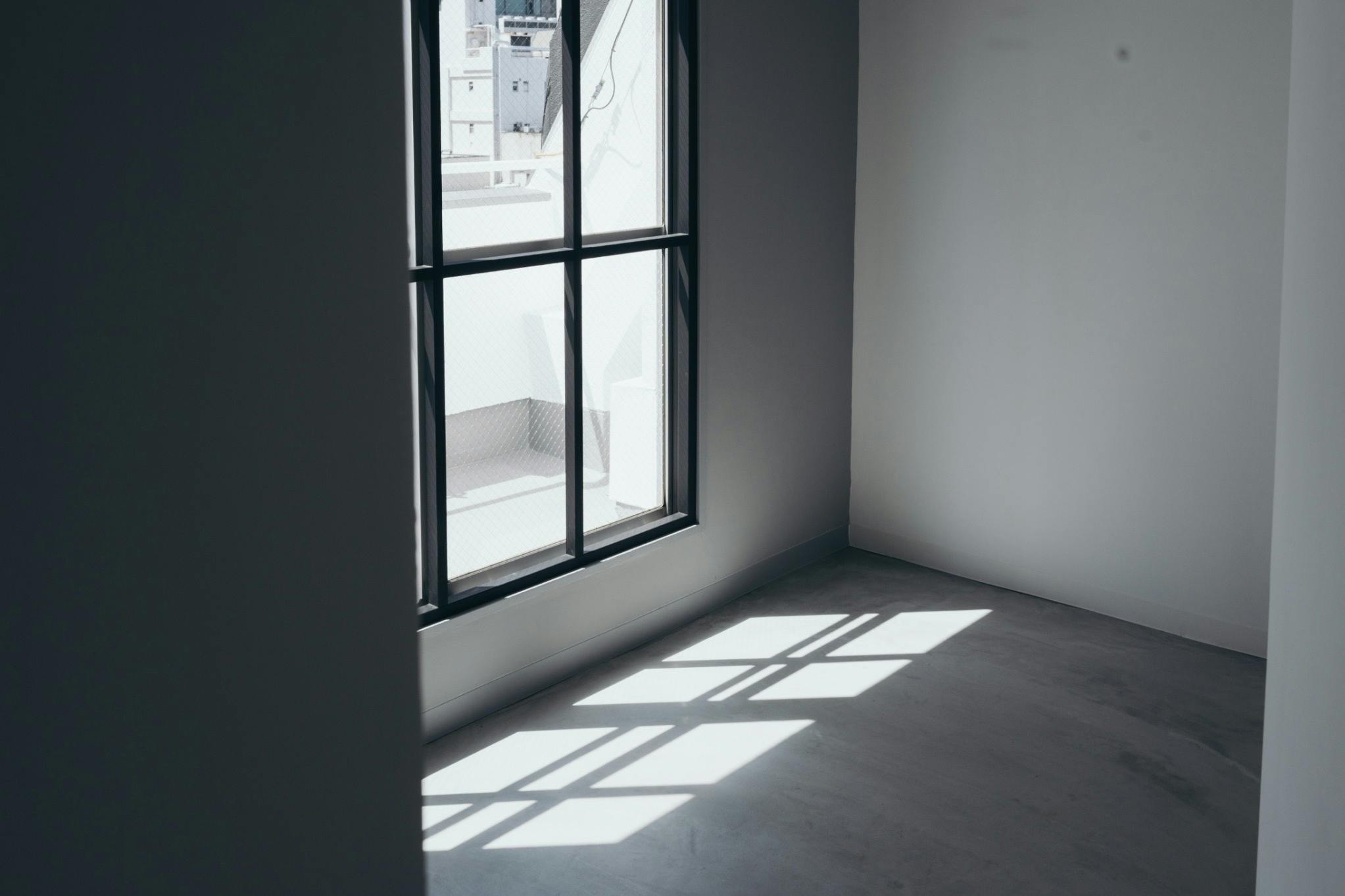 【本町駅2分】各種撮影や招待制の展示販売会、ポップアップストア等適した自然光たっぷりで無機質な空間のスペース