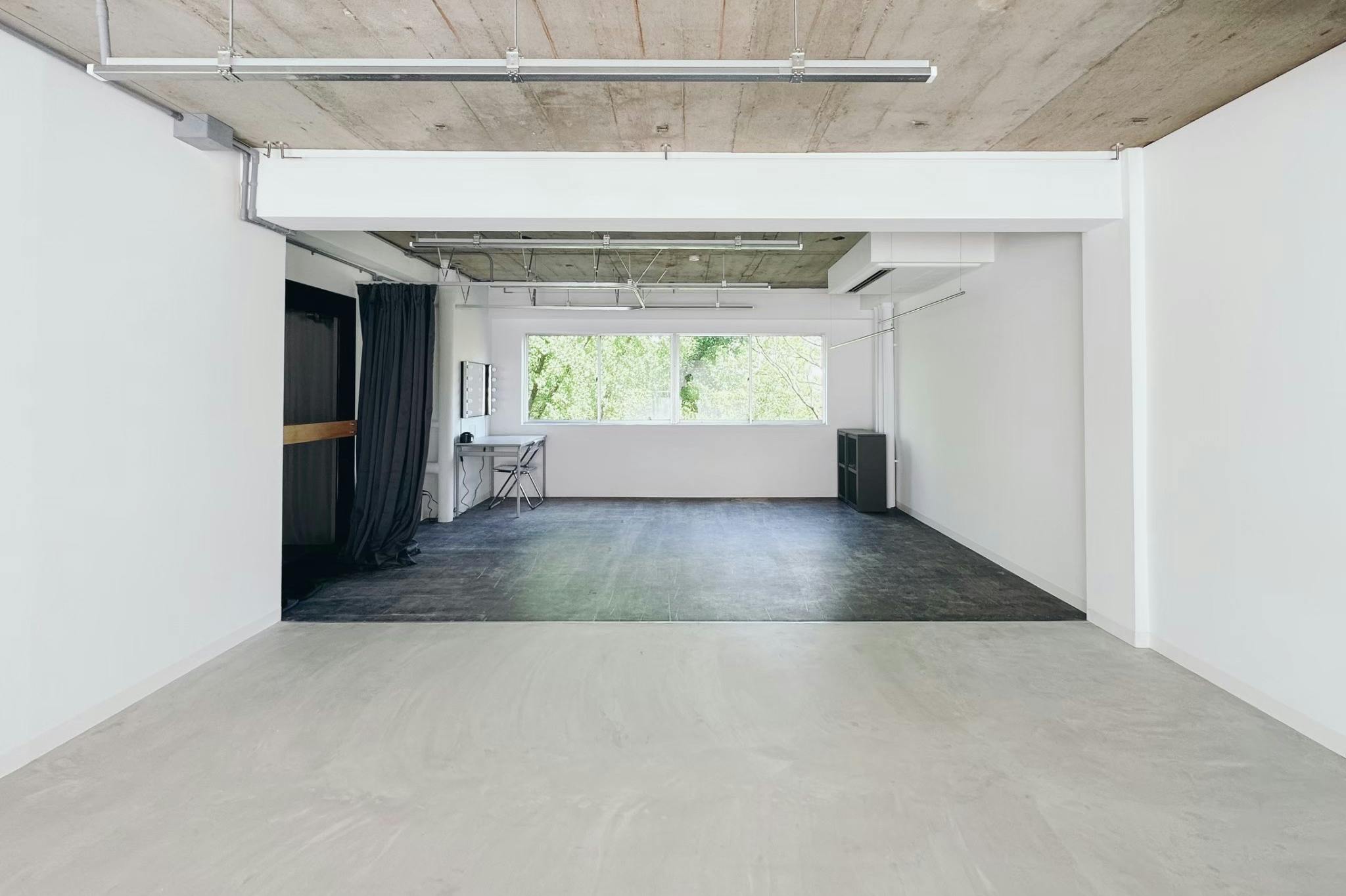【本町駅2分】各種撮影や招待制の展示販売会、ポップアップストア等適した自然光たっぷりで無機質な空間のスペース