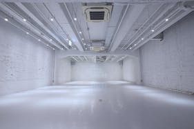 【明治神宮前<原宿>駅2分】アパレルの展示販売会やアート展、招待制のイベントに最適な200名収容可能なイベントスペース