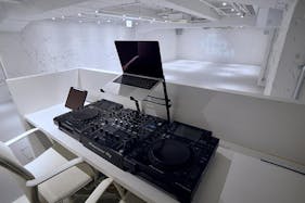 【明治神宮前<原宿>駅2分】アパレルの展示販売会やアート展、招待制のイベントに最適な200名収容可能なイベントスペース