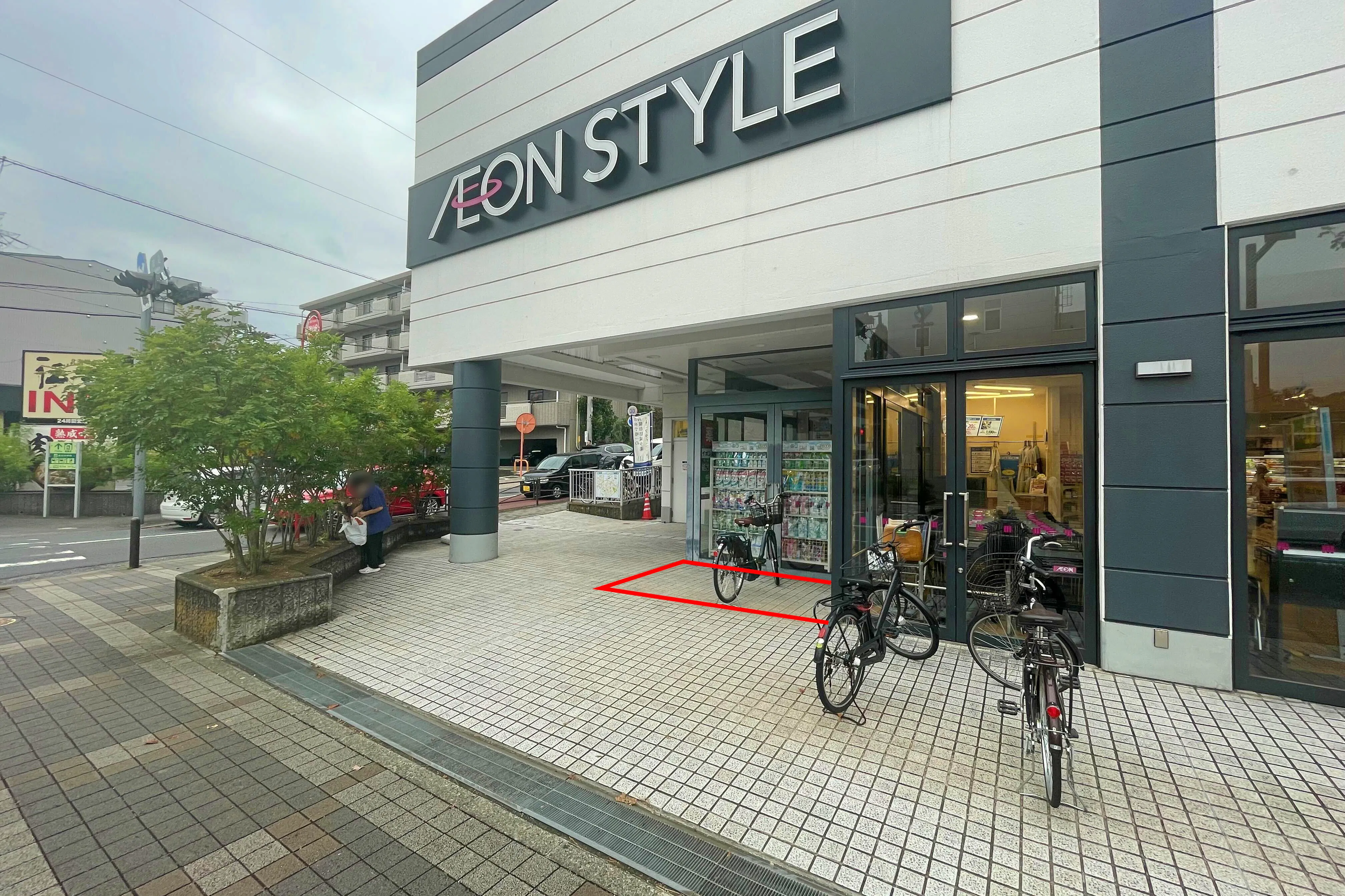 【イオンスタイル上麻生】各種プロモーションイベントに適したショッピングセンターエントランス横の軒下スペース