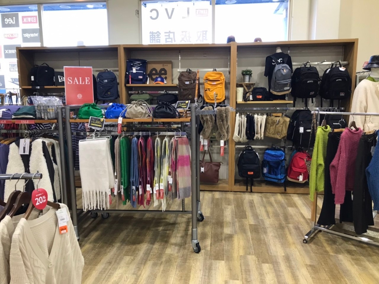 【アメリカ屋南仙台店／1F屋内】雑貨、小物のポップアップストア、携帯電話やウォーターサーバーのプロモーションに最適なジーンズショップ内のイベントスペースの画像6